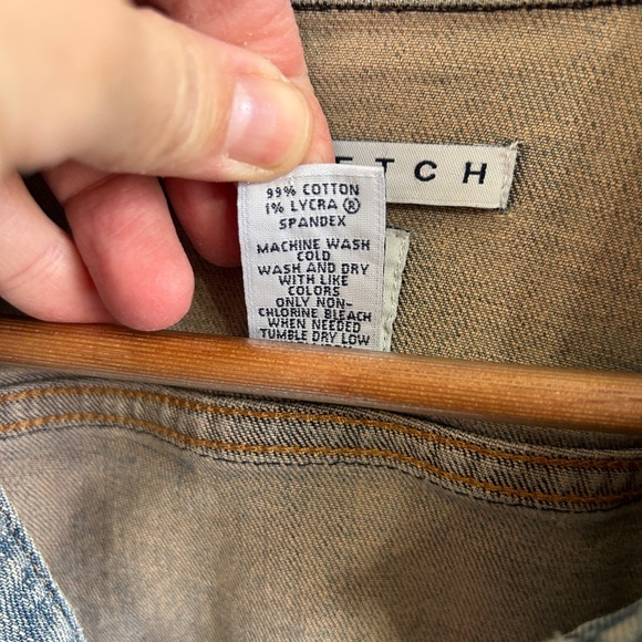 EUC Gap size M vintage denim jacket. From 2004. Fitted. Classic.Fits size 8 well - Picture 7 of 10